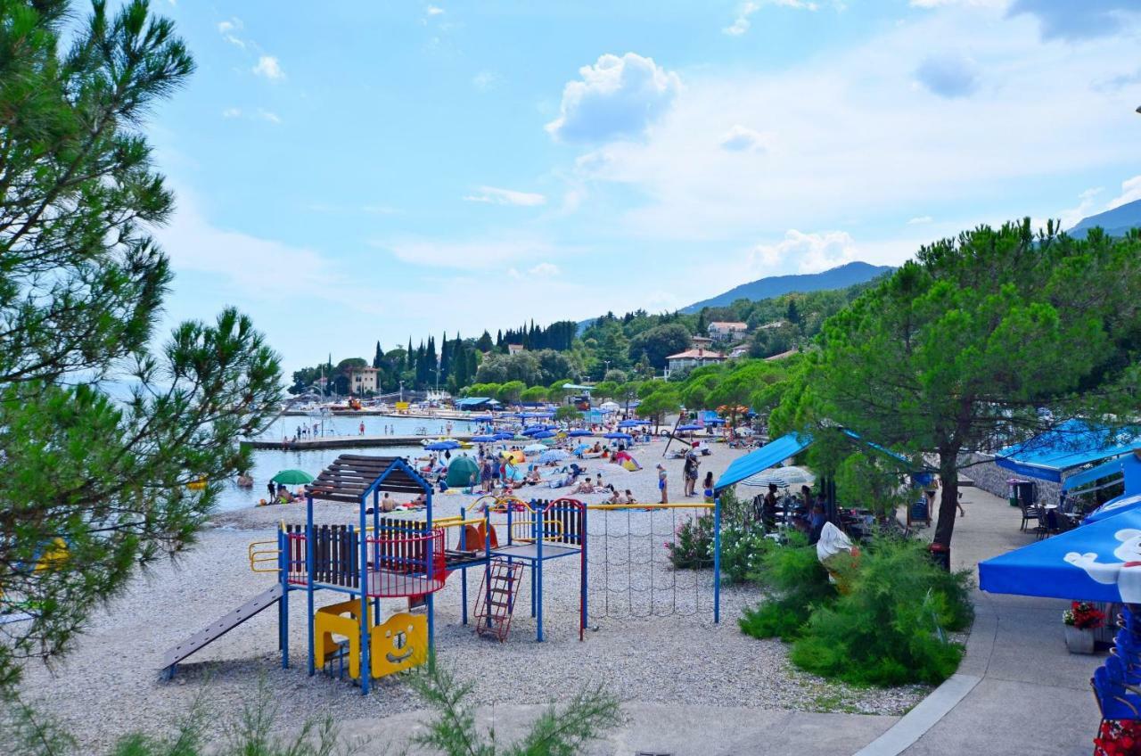 Apartments Villa Adore Ičići Esterno foto
