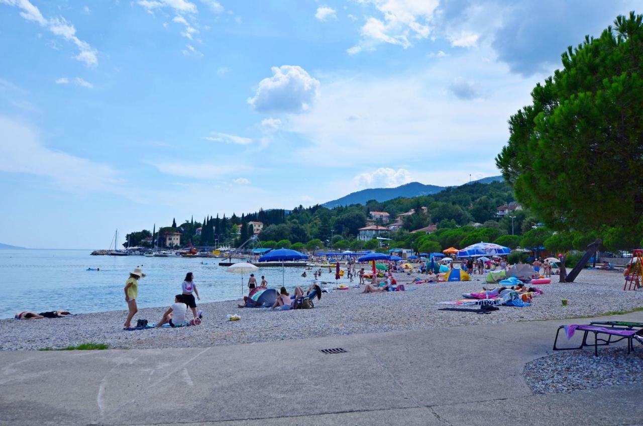 Apartments Villa Adore Ičići Esterno foto